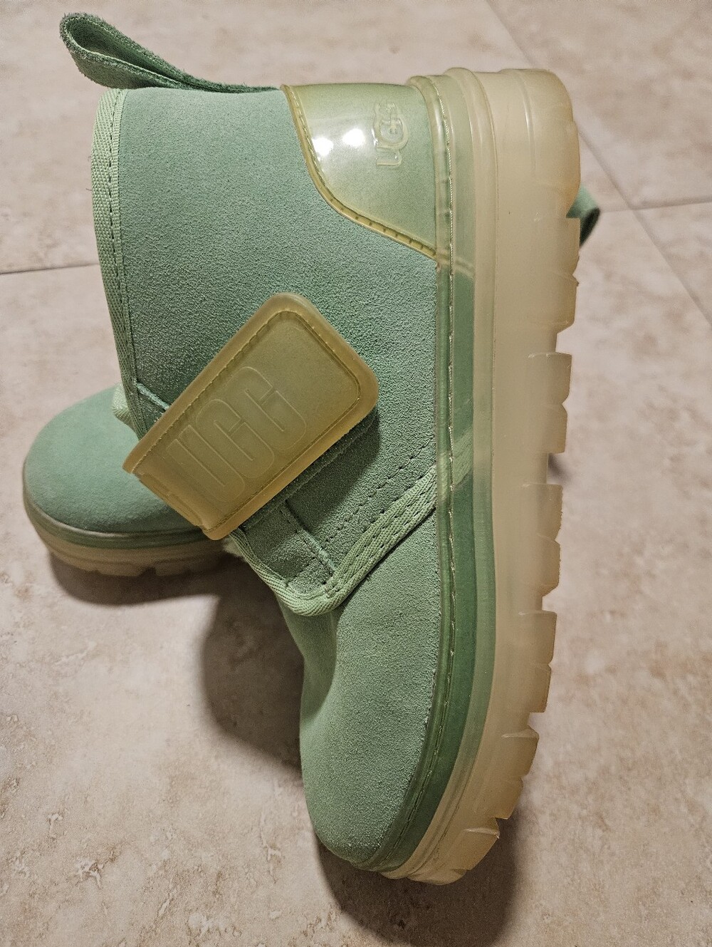 EYE-CATCHING UGG Neumel Clear Chukka Boots – Parakeet Green! Size 7